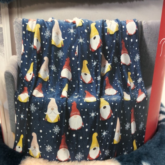 Merry Moments Holiday Throw - Picture 1 of 6